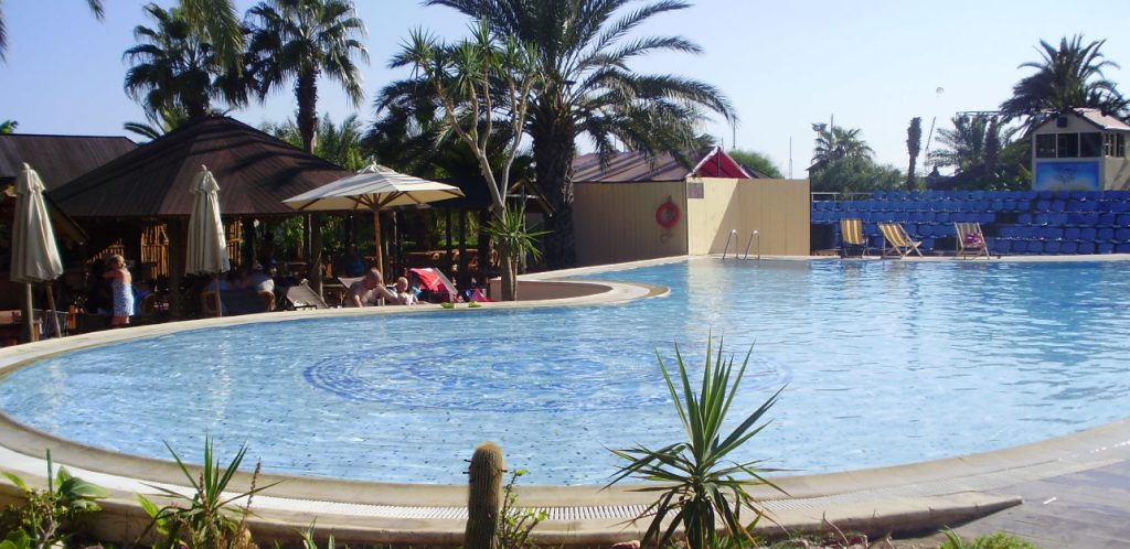 Basen przy hotelu Paradis Palace w Hammamet w Tunezji