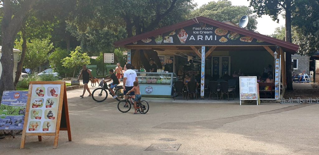 Armi Fast Food Ice Creamkemping Strasko Novalja wyspa Pag Chorwacja