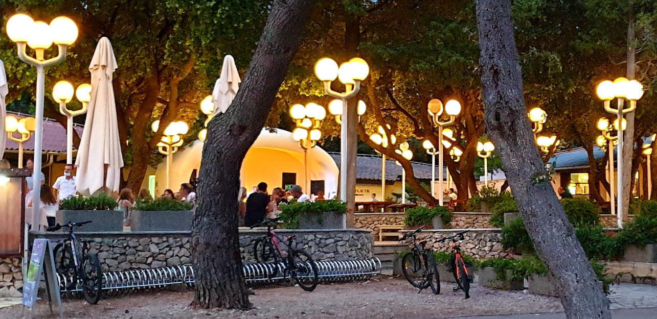 Restauracja Plaza kemping Strasko Novalja wyspa Pag Chorwacja
