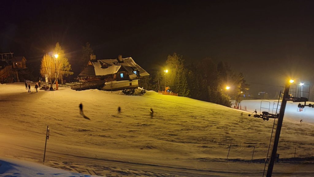 Nocne zjazdy na stoku Czorsztyn Ski