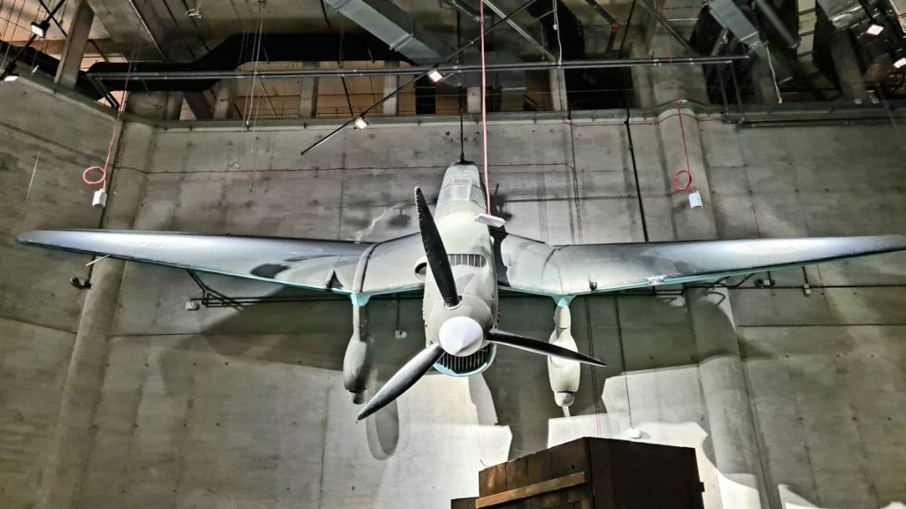 Ekspozycja samolot w Muzeum II wojny Światowej
