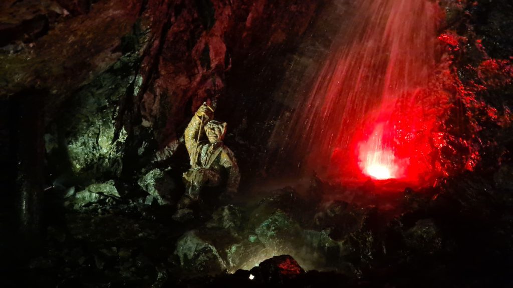 Podziemny wodospad w Kopalni Złota